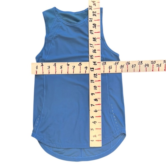 New Lululemon Women's Blue athletic Top Sz S - Picture 3 of 4